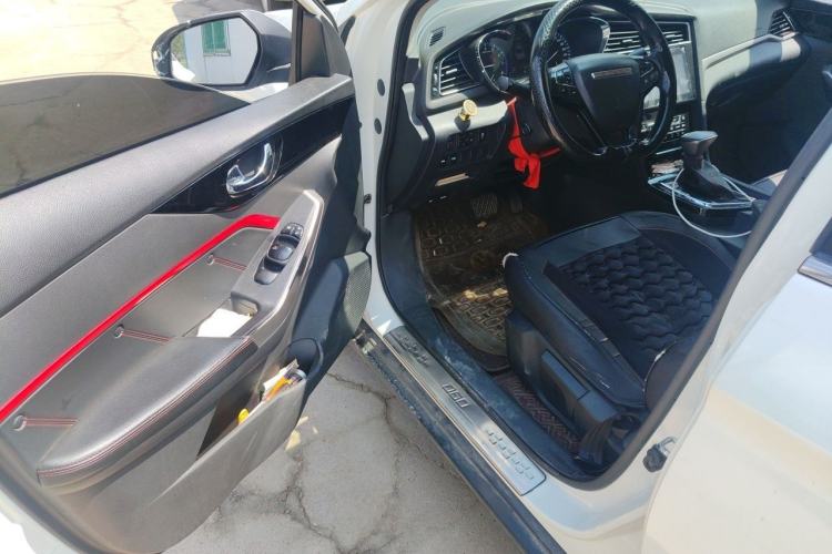 Used Venucia D60 2018 1.6L CVT Smart Connect Elite Edition Driver Seat