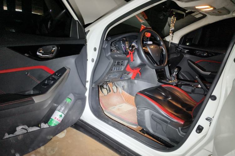 Used Venucia D60 2018 1.6L Manual Smart Connect Elite Edition Driver Seat