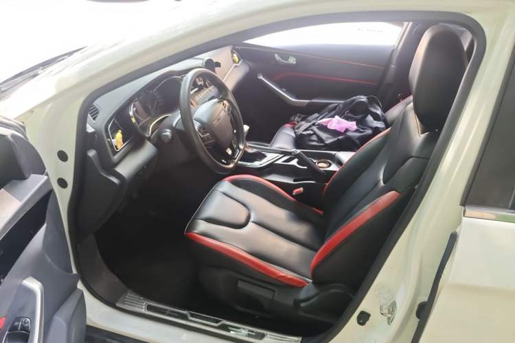 Used Venucia D60 2018 1.6L CVT Smart Connect Elite Edition Driver Seat