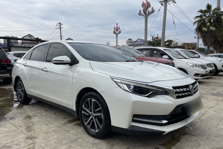 Used Venucia D60 2018 1.6L Manual Smart Connect Elite Edition Exterior 2