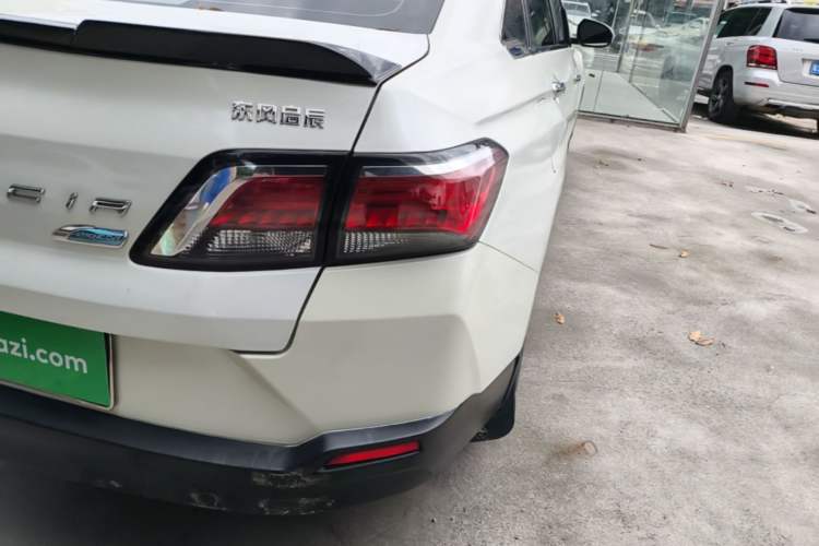 Used Venucia D60 2018 1.6L CVT Smart Connect Elite Edition Exterior 3