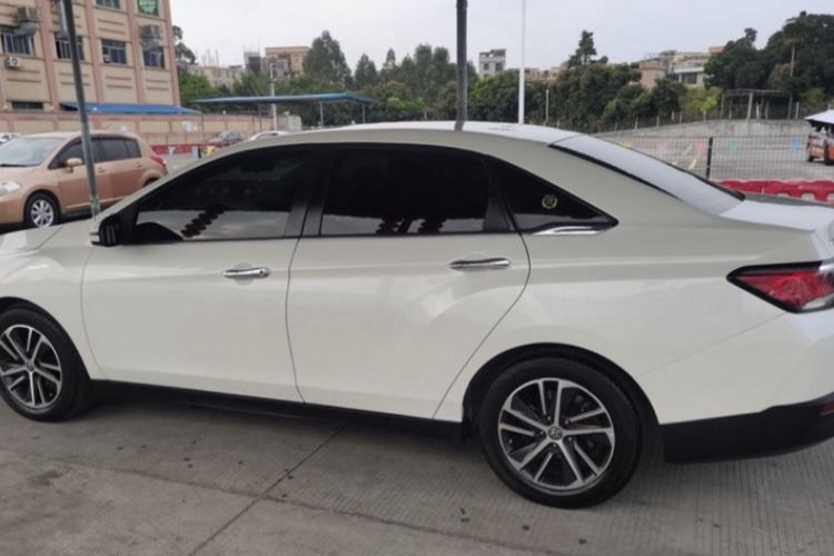 Used Venucia D60 2018 1.6L CVT Smart Connect Elite Edition Exterior 3