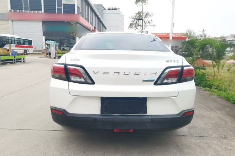 Used Venucia D60 2018 1.6L CVT Smart Connect Elite Edition Exterior 5