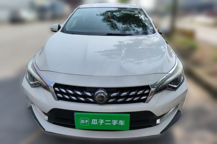 Used Venucia D60 2018 1.6L CVT Smart Connect Luxury Edition Front