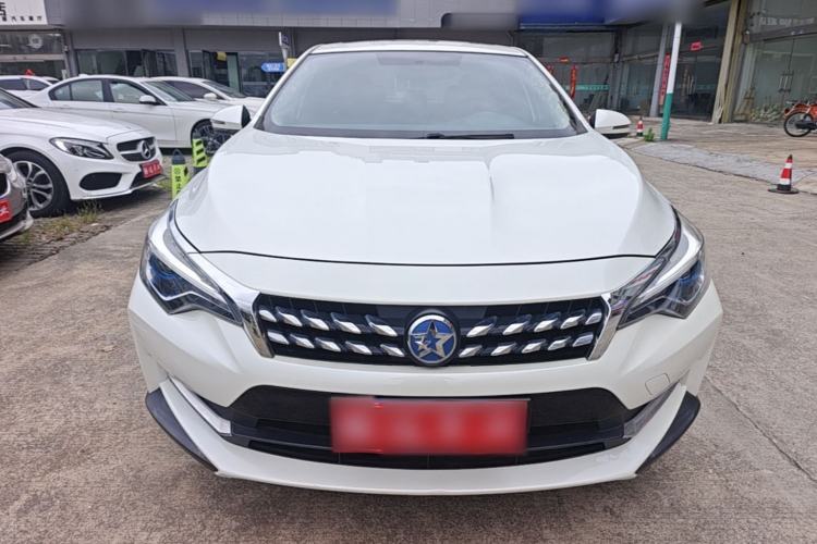 Used Venucia D60 2018 1.6L CVT Smart Connect Luxury Edition Front