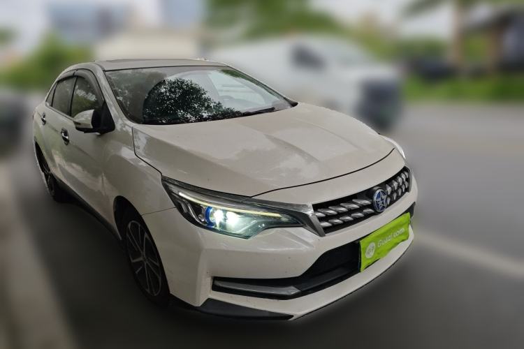 Used Venucia D60 2018 1.6L CVT Smart Connect Elite Edition Front Right 45 Deg