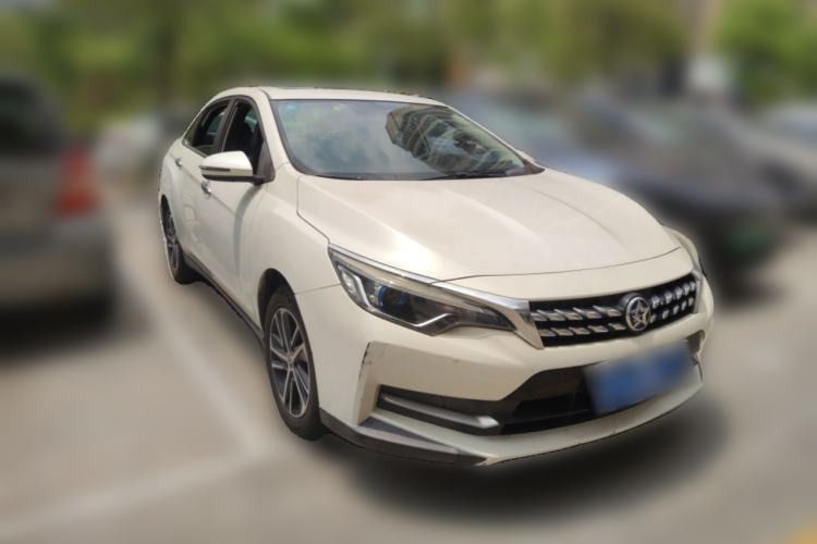 Used Venucia D60 2018 1.6L CVT Smart Connect Elite Edition Front Right 45 Deg