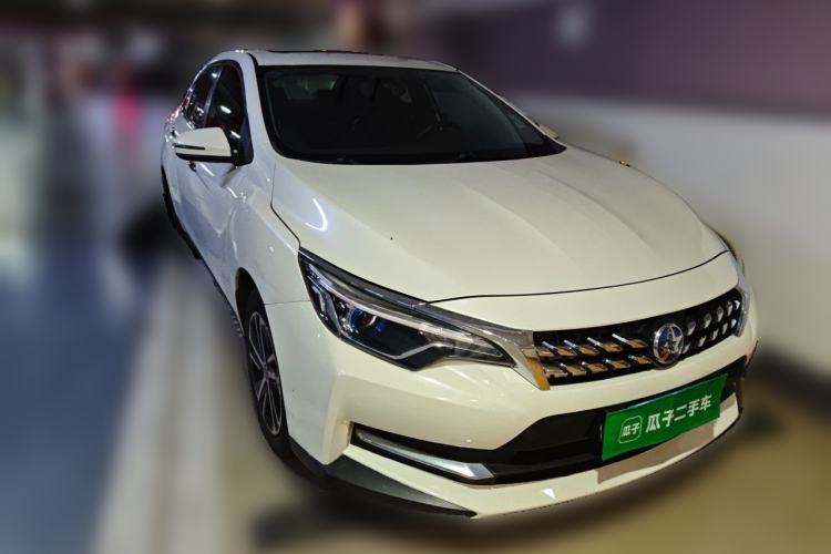 Used Venucia D60 2018 1.6L CVT Smart Connect Elite Edition Front Right 45 Deg
