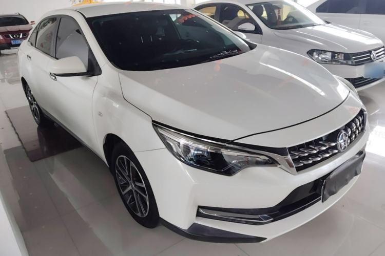 Used Venucia D60 2018 1.6L CVT Comfort Edition Front Right 45 Deg