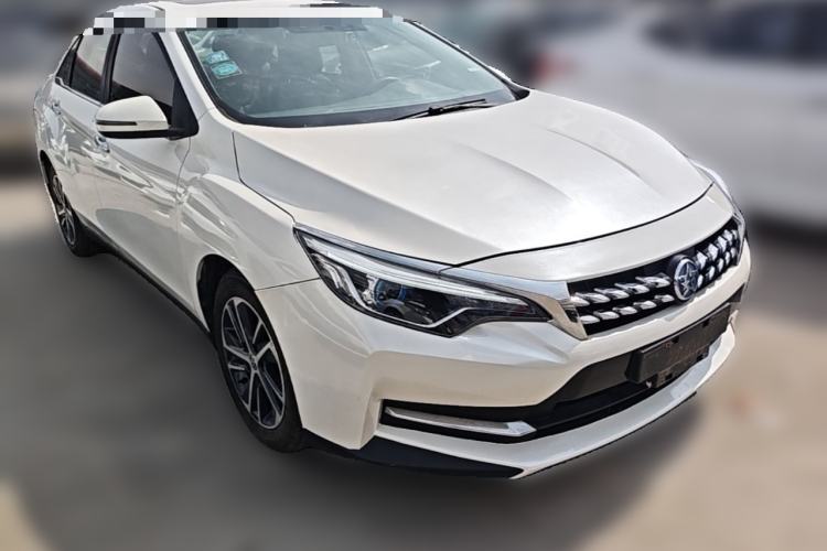 Used Venucia D60 2018 1.6L CVT Smart Connect Elite Edition Front Right 45 Deg