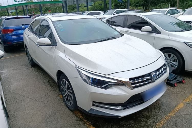 Used Venucia D60 2018 1.6L Manual Smart Connect Elite Edition Front Right 45 Deg