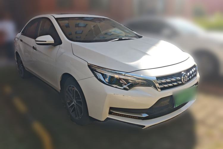 Used Venucia D60 2018 1.6L CVT Smart Connect Elite Edition Front Right 45 Deg