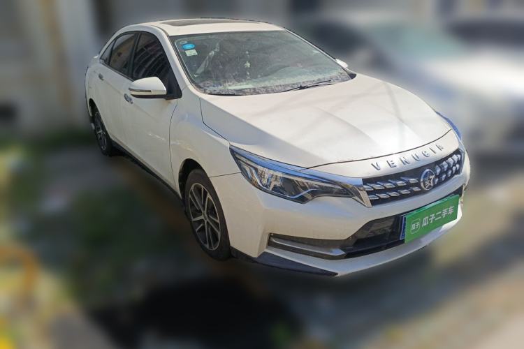Used Venucia D60 2018 1.6L CVT Smart Connect Elite Edition Front Right 45 Deg