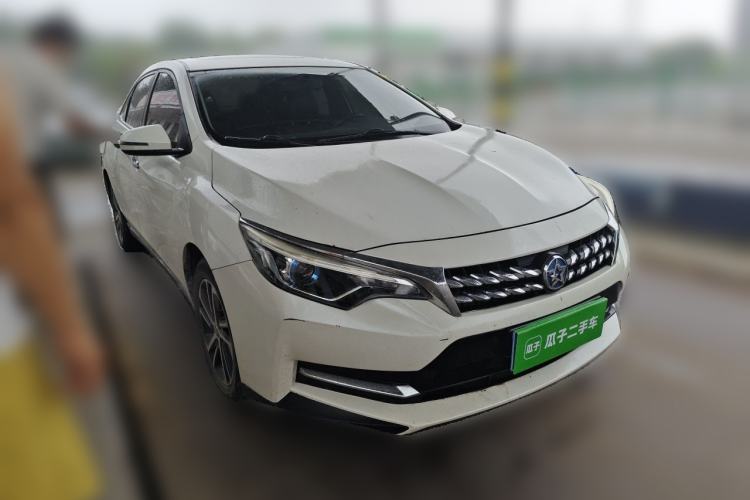 Used Venucia D60 2018 1.6L CVT Smart Connect Elite Edition Front Right 45 Deg