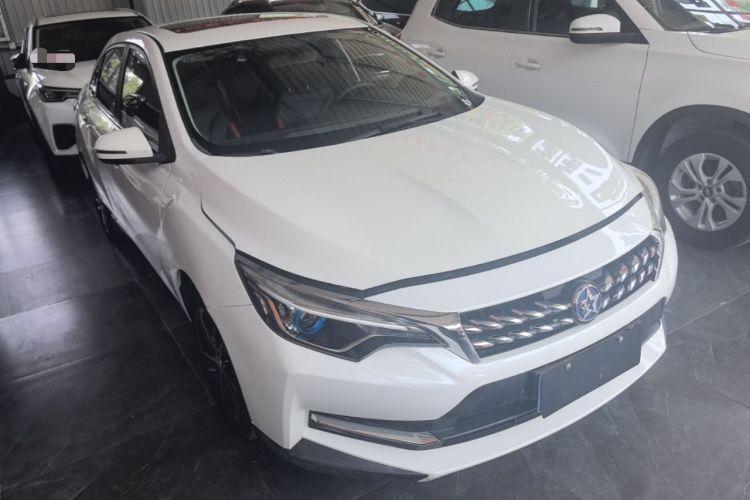 Used Venucia D60 2018 1.6L CVT Smart Connect Elite Edition Front Right 45 Deg
