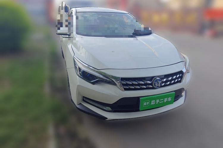 Used Venucia D60 2018 1.6L Manual Smart Connect Elite Edition Front Right 45 Deg