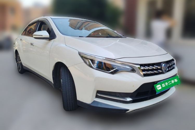 Used Venucia D60 2018 1.6L Manual Smart Connect Elite Edition Front Right 45 Deg