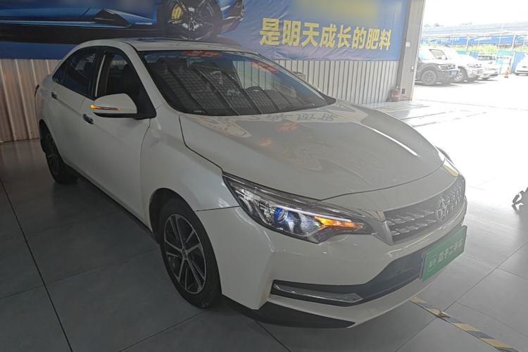 Used Venucia D60 2018 1.6L CVT Smart Connect Elite Edition Front Right 45 Deg