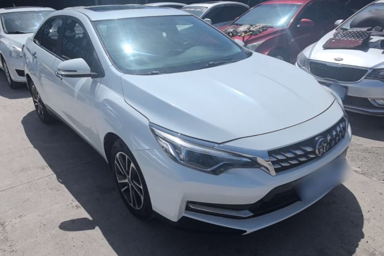 Used Venucia D60 2018 1.6L Manual Smart Connect Elite Edition Front Right 45 Deg
