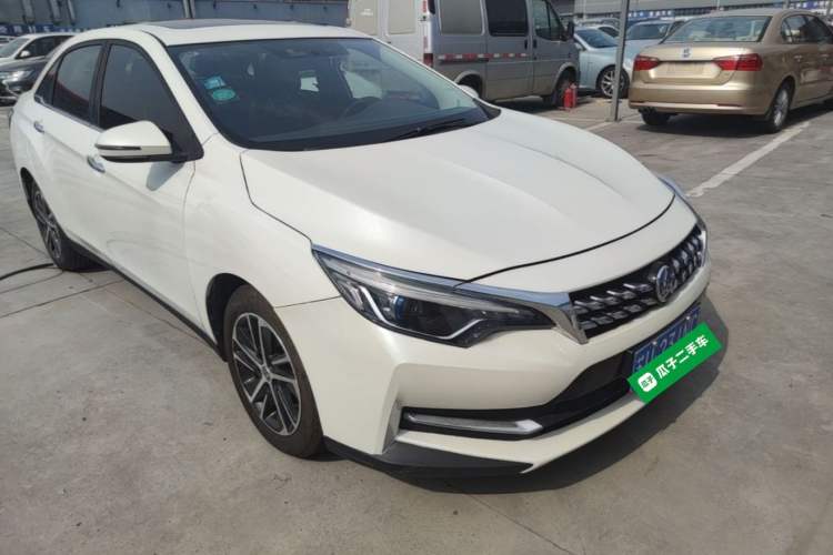 Used Venucia D60 2018 1.6L CVT Smart Connect Elite Edition Front Right 45 Deg
