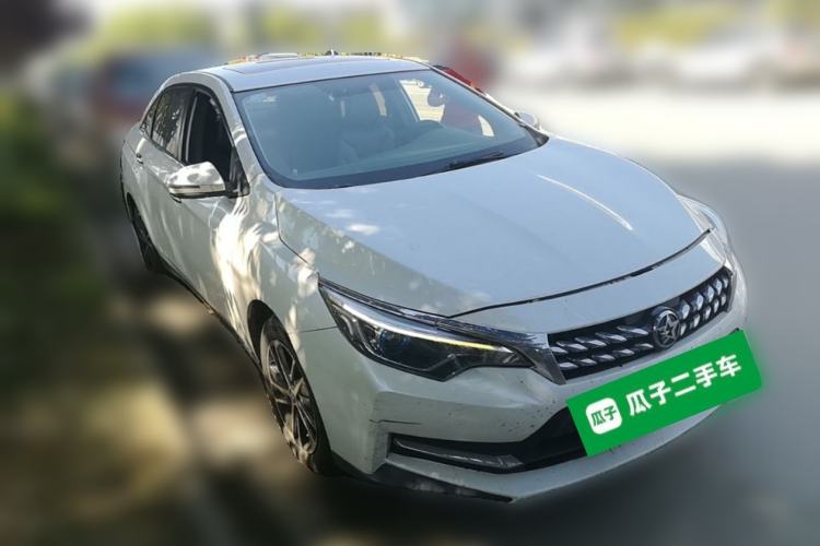 Used Venucia D60 2018 1.6L CVT Smart Connect Elite Edition Front Right 45 Deg