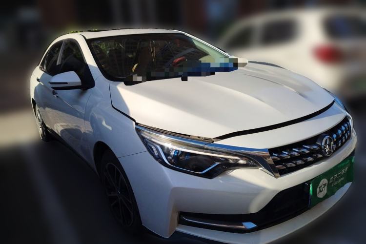 Used Venucia D60 2018 1.6L Manual Smart Connect Elite Edition Front Right 45 Deg