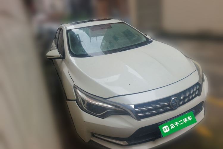 Used Venucia D60 2018 1.6L Manual Smart Connect Elite Edition Front Right 45 Deg