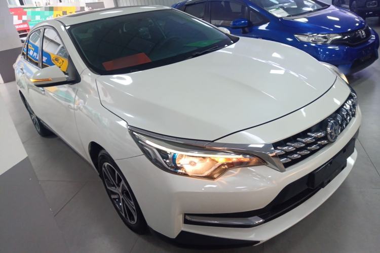 Used Venucia D60 2018 1.6L CVT Smart Connect Elite Edition Front Right 45 Deg