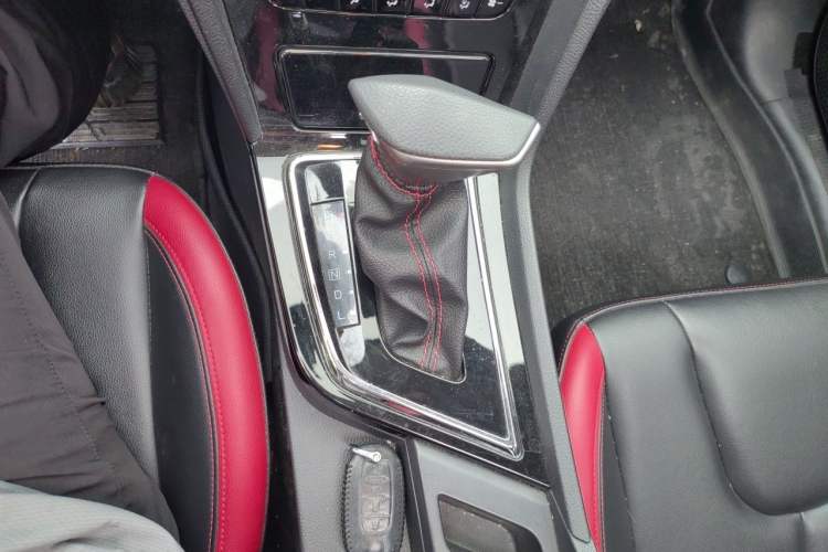 Used Venucia D60 2018 1.6L CVT Smart Connect Elite Edition Gear Lever
