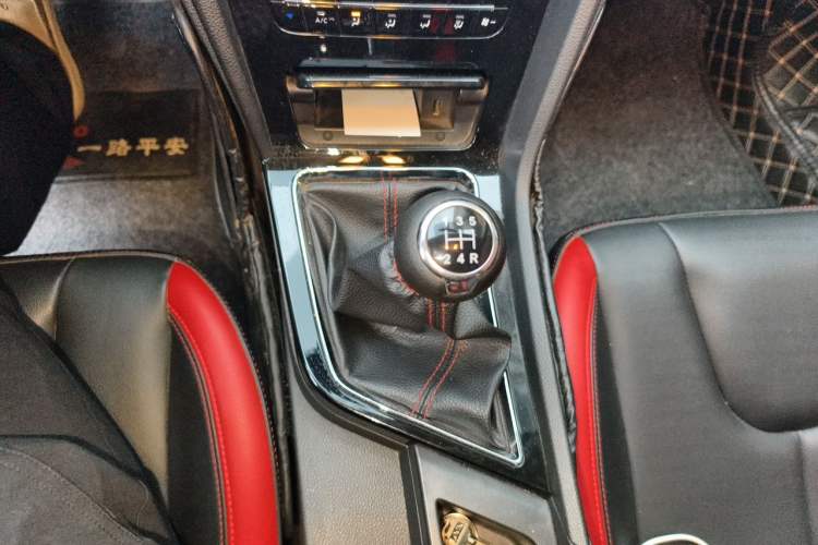 Used Venucia D60 2018 1.6L Manual Smart Connect Elite Edition Gear Lever