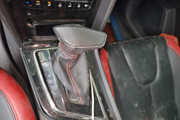 Used Venucia D60 2018 1.6L CVT Smart Connect Elite Edition Gear Lever