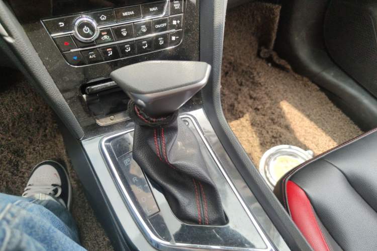 Used Venucia D60 2018 1.6L CVT Smart Connect Elite Edition Gear Lever