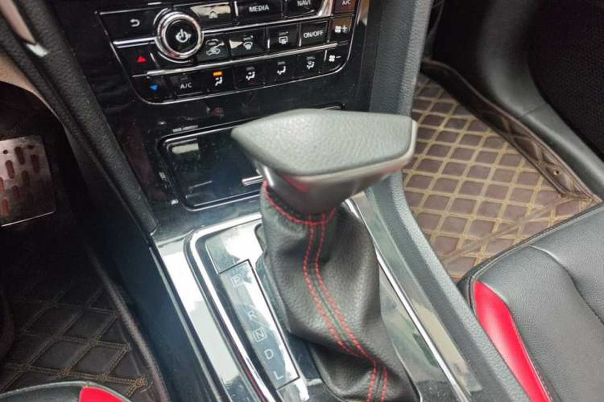 Used Venucia D60 2018 1.6L CVT Smart Connect Elite Edition Gear Lever