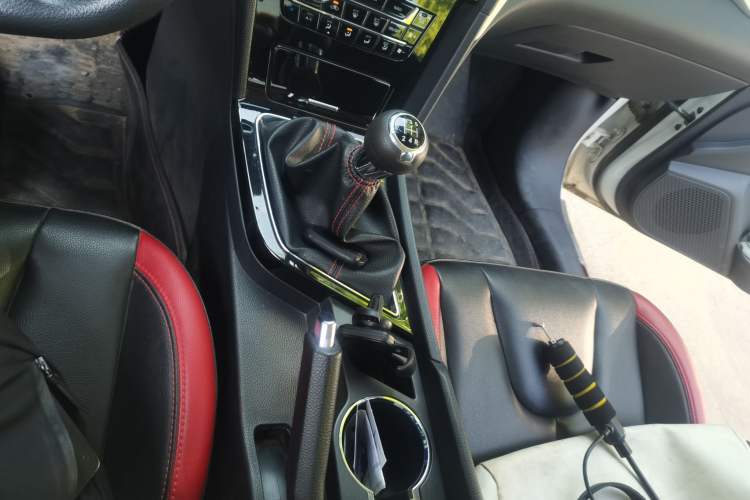 Used Venucia D60 2018 1.6L Manual Smart Connect Elite Edition Gear Lever