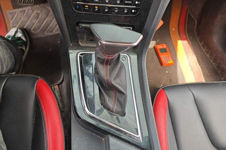 Used Venucia D60 2018 1.6L CVT Smart Connect Elite Edition Gear Lever