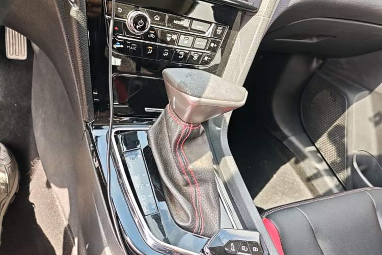 Used Venucia D60 2018 1.6L CVT Smart Connect Elite Edition Gear Lever