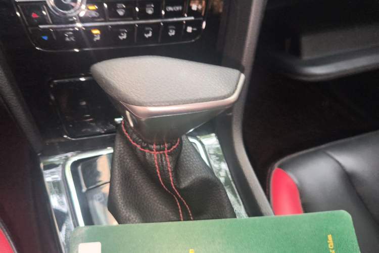 Used Venucia D60 2018 1.6L CVT Smart Connect Elite Edition Gear Lever