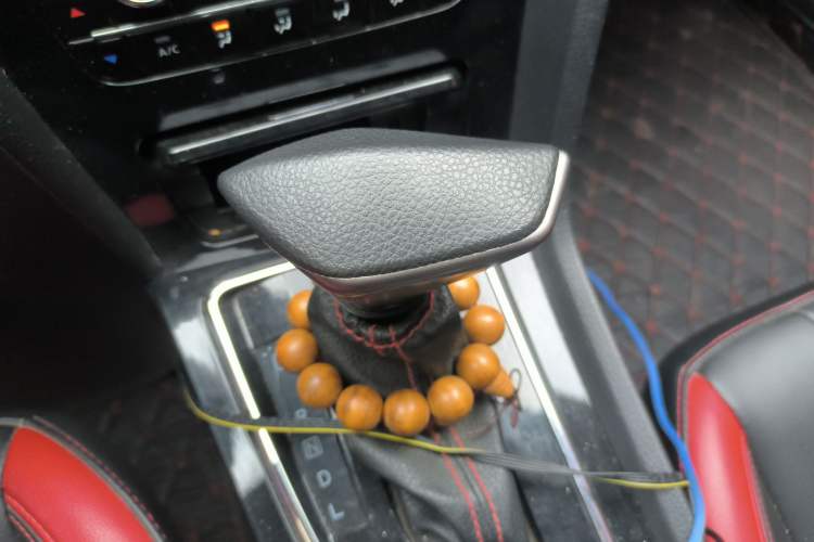 Used Venucia D60 2018 1.6L CVT Smart Connect Elite Edition Gear Lever
