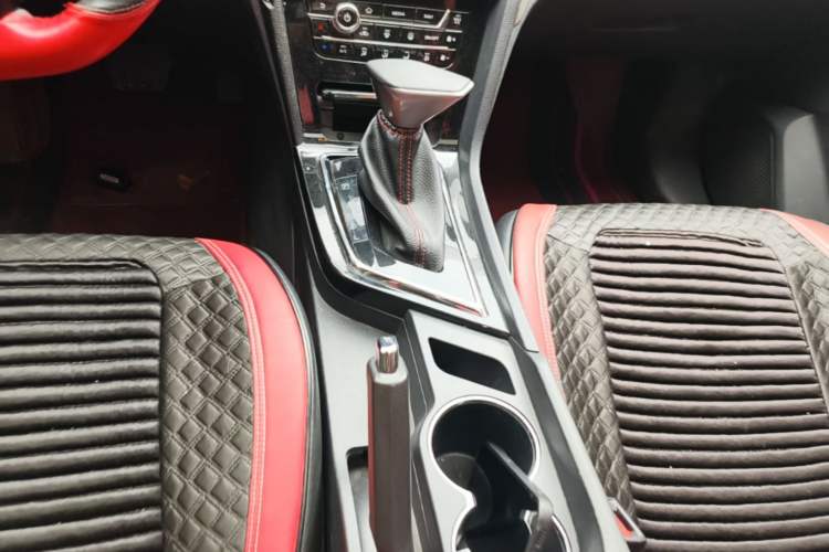 Used Venucia D60 2018 1.6L CVT Smart Connect Elite Edition Gear Lever