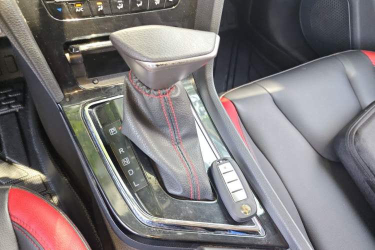 Used Venucia D60 2018 1.6L CVT Smart Connect Elite Edition Gear Lever