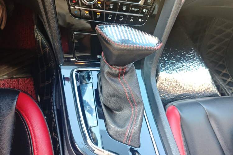 Used Venucia D60 2018 1.6L CVT Smart Connect Elite Edition Gear Lever