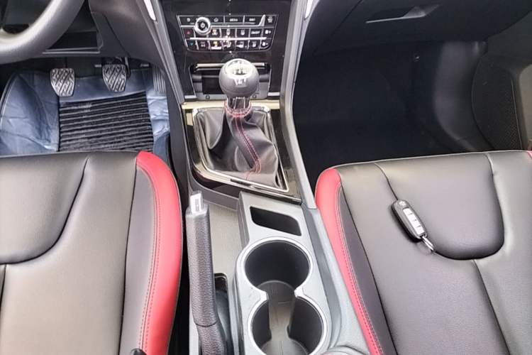 Used Venucia D60 2018 1.6L Manual Smart Connect Elite Edition Gear Lever