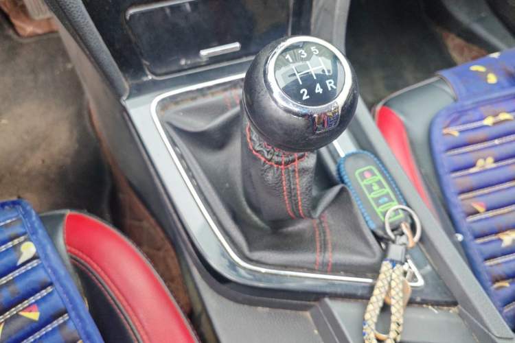 Used Venucia D60 2018 1.6L Manual Smart Connect Elite Edition Gear Lever