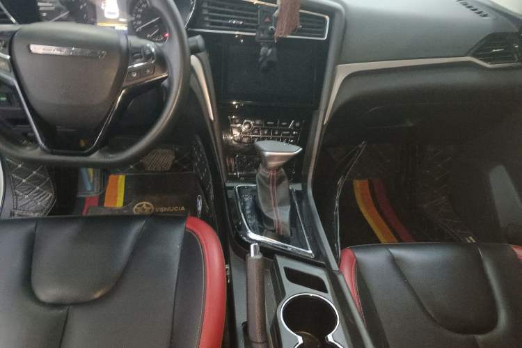 Used Venucia D60 2018 1.6L CVT Smart Connect Elite Edition Gear Lever