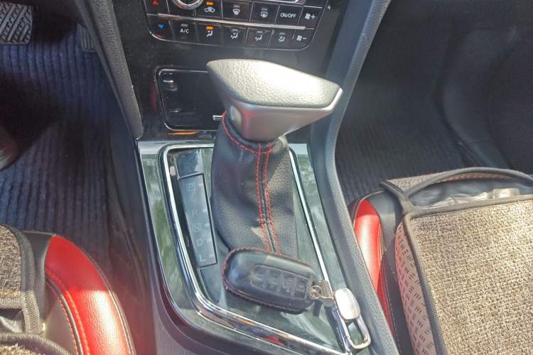 Used Venucia D60 2018 1.6L CVT Smart Connect Elite Edition Gear Lever