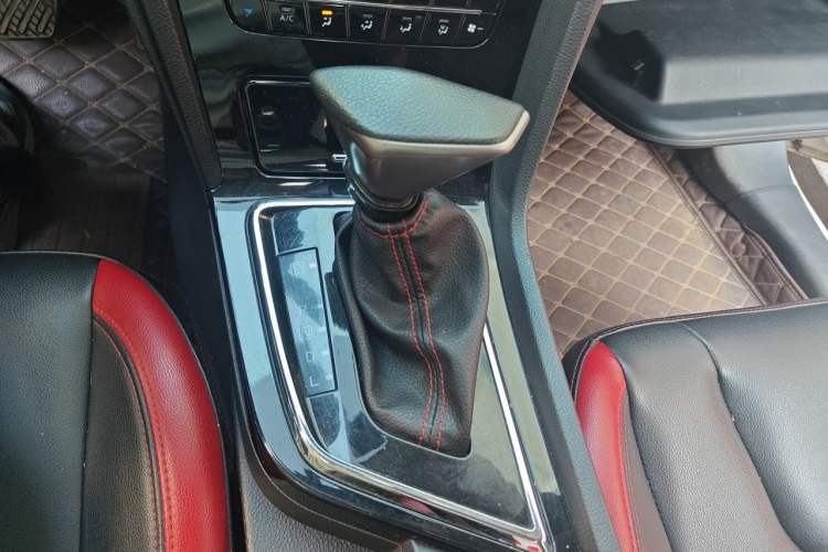 Used Venucia D60 2018 1.6L CVT Smart Connect Elite Edition Gear Lever