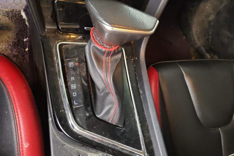Used Venucia D60 2018 1.6L CVT Smart Connect Elite Edition Gear Lever