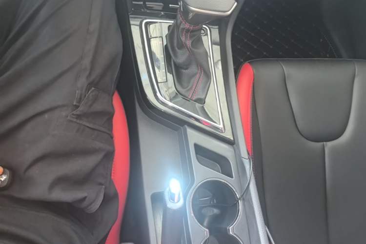 Used Venucia D60 2018 1.6L CVT Smart Connect Elite Edition Gear Lever