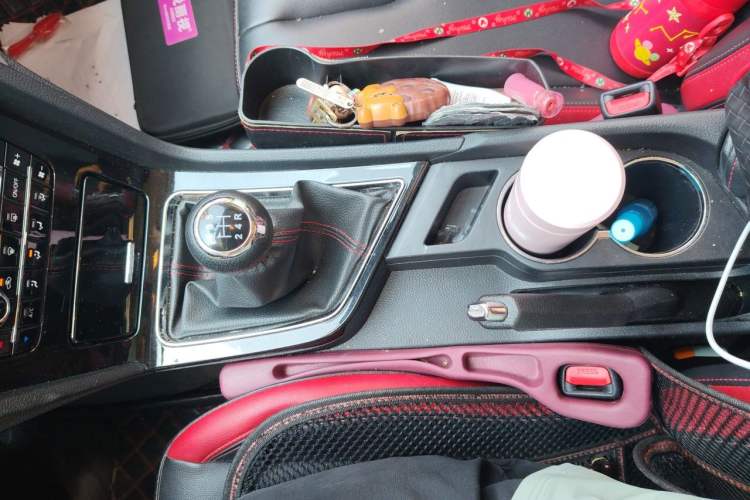 Used Venucia D60 2018 1.6L Manual Smart Connect Elite Edition Gear Lever