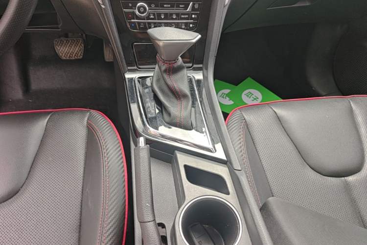 Used Venucia D60 2018 1.6L CVT Smart Connect Luxury Edition Gear Lever